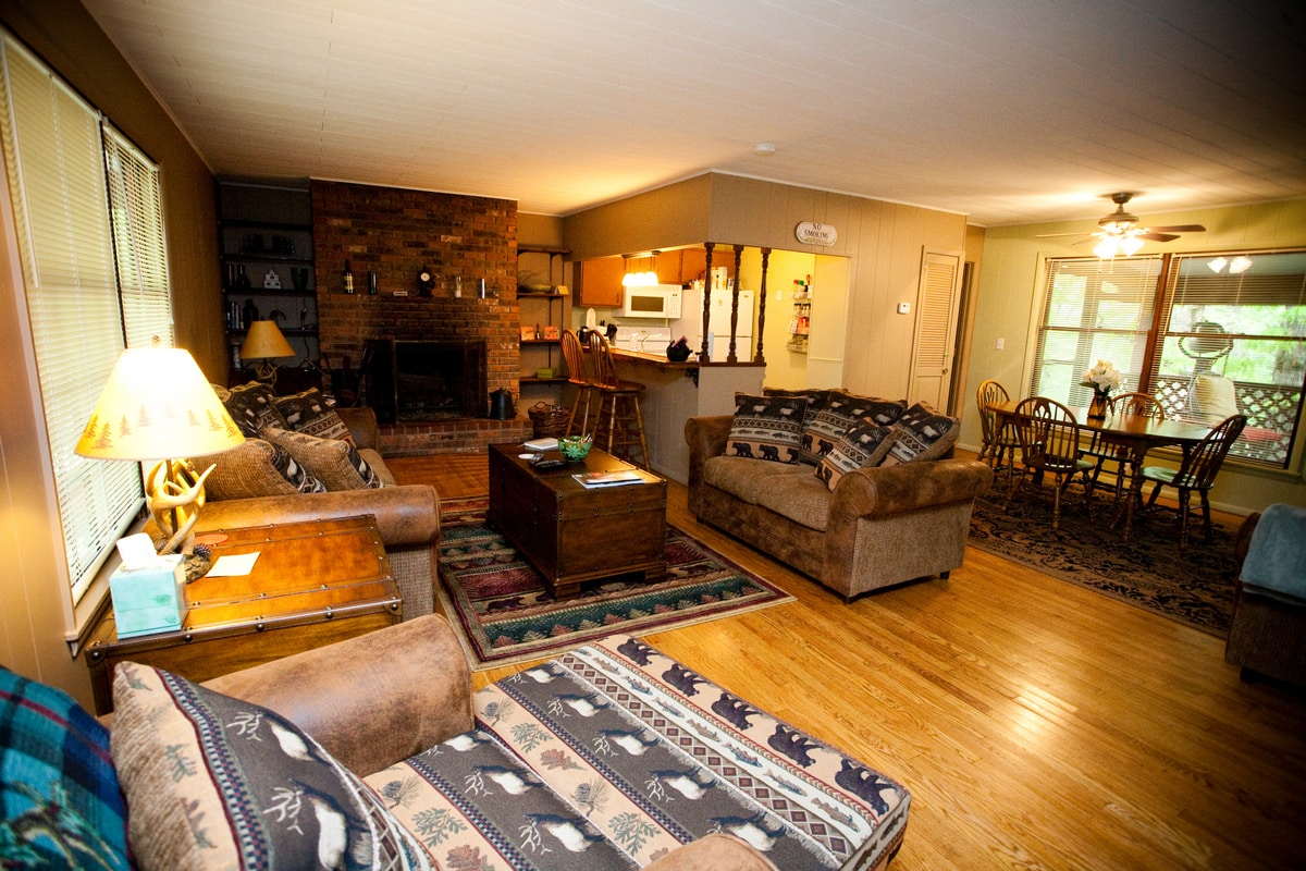 Green Darner Cabin Rental in Arcadia Valley, MO
